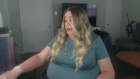 Snapshot of phillyguy195601 chatting on 03-04-26, 02:45 Geri online show from 03-04-26, 02:45