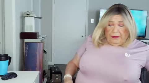 Snapshot of phillyguy195601 chatting on 04-05-26, 03:53 Geri online show from 04-05-26, 03:53