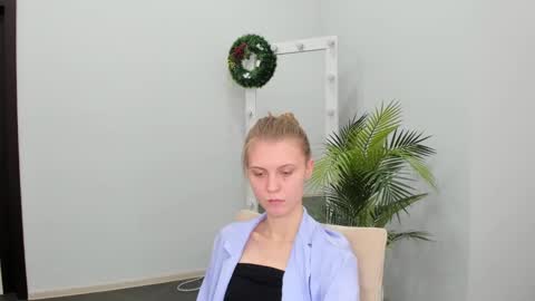 Phoebe online show from 12-05-24, 03:39