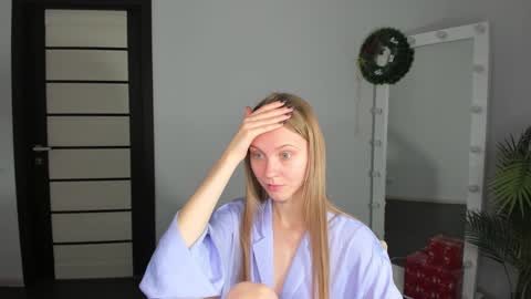 Phoebe online show from 12-12-24, 02:33