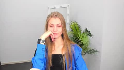 Phoebe online show from 03-11-25, 10:07