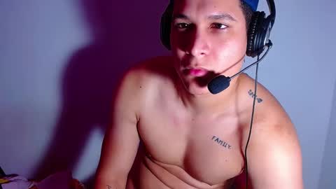 Snapshot of phoenixgnz08 chatting on 12-21-24, 12:27 AdnierGnz online show from 12-21-24, 12:27