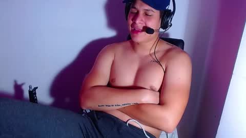 Snapshot of phoenixgnz08 chatting on 12-24-24, 04:44 AdnierGnz online show from 12-24-24, 04:44