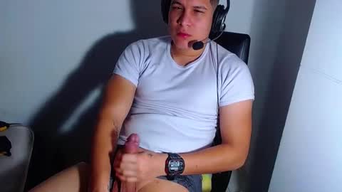 Snapshot of phoenixgnz08 chatting on 12-27-24, 11:17 AdnierGnz online show from 12-27-24, 11:17