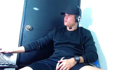 Snapshot of phoenixgnz08 chatting on 02-06-25, 03:48 AdnierGnz online show from 02-06-25, 03:48