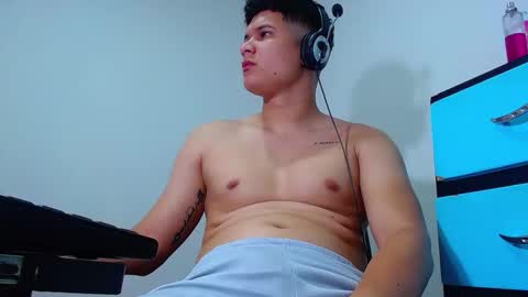 Snapshot of phoenixgnz08 chatting on 02-28-25, 05:48 AdnierGnz online show from 02-28-25, 05:48