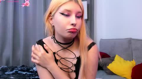 Phoenixvale Pls follow me online show from 11-30-25, 03:38