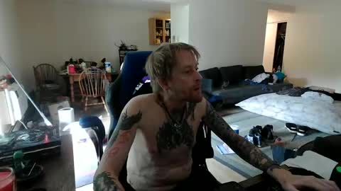 Snapshot of phrostdd chatting on 06-28-26, 01:39 FrankenDaddy online show from 06-28-26, 01:39