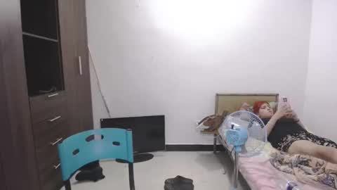 Snapshot of pia_alonzo30 chatting on 03-12-26, 04:18 izzy online show from 03-12-26, 04:18