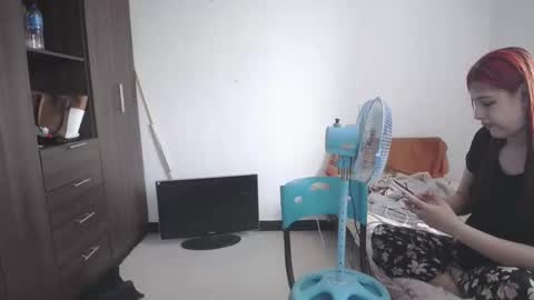 Snapshot of pia_alonzo30 chatting on 03-16-26, 05:28 izzy online show from 03-16-26, 05:28