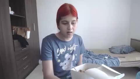 Snapshot of pia_alonzo30 chatting on 03-20-26, 04:34 izzy online show from 03-20-26, 04:34