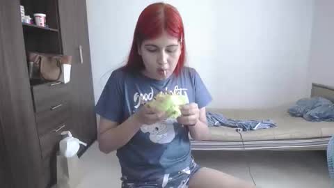 Snapshot of pia_alonzo30 chatting on 03-21-26, 07:06 izzy online show from 03-21-26, 07:06