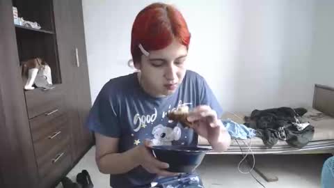 Snapshot of pia_alonzo30 chatting on 03-29-26, 05:35 izzy online show from 03-29-26, 05:35