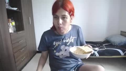 Snapshot of pia_alonzo30 chatting on 04-15-26, 05:31 izzy online show from 04-15-26, 05:31