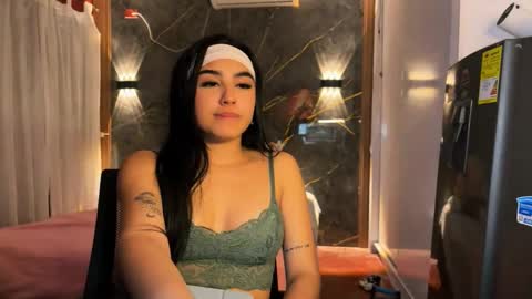 Snapshot of pichon_baby chatting on 09-11-25, 06:35 pichon_baby online show from 09-11-25, 06:35