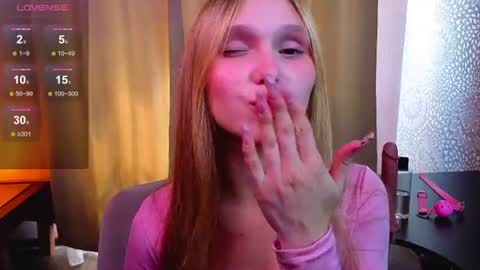 Snapshot of pickanicole chatting on 07-05-26, 04:19 Adeline online show from 07-05-26, 04:19