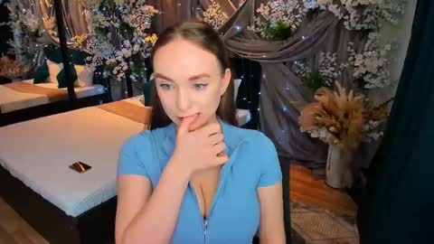 Snapshot of pieceofinspiration chatting on 02-23-25, 01:10 Emelie online show from 02-23-25, 01:10