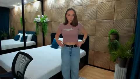 Snapshot of pieceofinspiration chatting on 09-18-25, 07:38 Emelie online show from 09-18-25, 07:38
