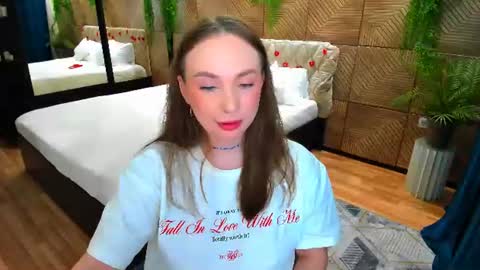 Emelie online show from 06-16-26, 04:42