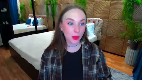 Emelie online show from 06-17-26, 07:15