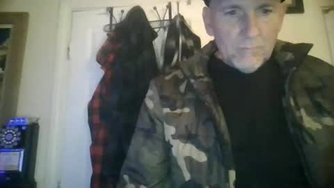 pierce702702 online show from 01-01-25, 05:43