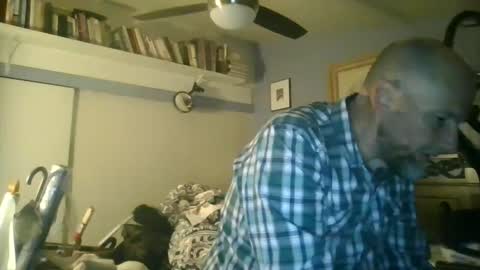 pierce702702 online show from 02-13-25, 05:22