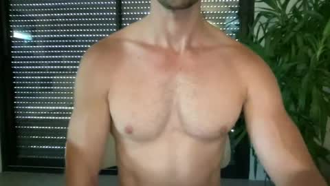 Snapshot of pierre81000 chatting on 06-27-26, 01:17 pierre81000 online show from 06-27-26, 01:17