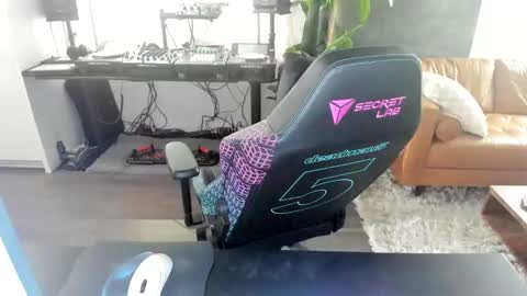 Pierre Fitch online show from 03-05-25, 01:21