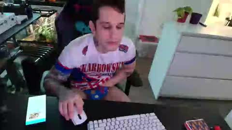 Pierre Fitch online show from 01-15-26, 04:44