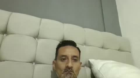 pieslatinos online show from 01-14-26, 02:50