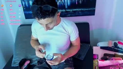 Snapshot of piggy_eddy chatting on 10-09-25, 08:29 Eddy Brock... Its a pleasure to talk to... online show from 10-09-25, 08:29