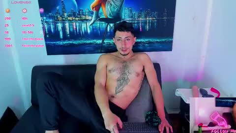 Snapshot of piggy_eddy chatting on 10-12-25, 01:04 Eddy Brock... Its a pleasure to talk to... online show from 10-12-25, 01:04