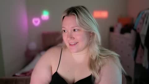 Piggy Rose online show from 11-02-25, 07:05