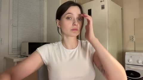 Snapshot of pileacadieri__ chatting on 09-28-25, 02:55 Trisha online show from 09-28-25, 02:55