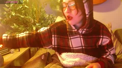 PilloGoddess online show from 12-15-25, 05:12