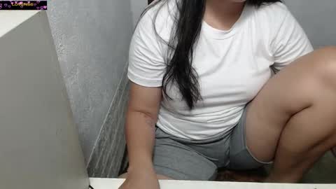 Snapshot of pinayhotcumbb chatting on 10-10-25, 08:02 mhae-mhae online show from 10-10-25, 08:02