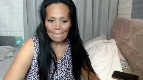 Snapshot of pinaymom69xx chatting on 02-08-25, 05:29 vangie online show from 02-08-25, 05:29