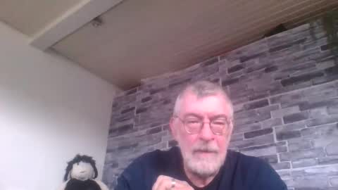 Snapshot of pinholder chatting on 10-31-25, 08:15 Michael online show from 10-31-25, 08:15