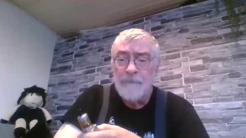Snapshot of pinholder chatting on 11-07-25, 01:11 Michael online show from 11-07-25, 01:11