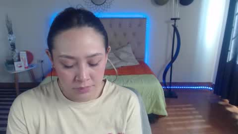 pink_blossom_ online show from 09-11-25, 02:39
