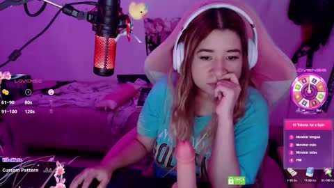 Snapshot of pink_girl0n chatting on 02-22-25, 12:40 Kitty online show from 02-22-25, 12:40