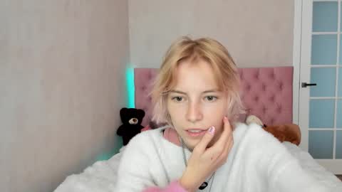 Snapshot of pink_lila18 chatting on 09-14-25, 08:35 pink_lila18 online show from 09-14-25, 08:35