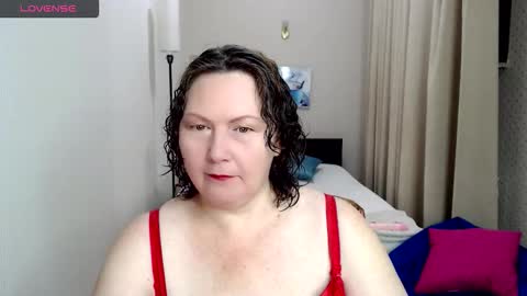Katie online show from 10-12-25, 04:39