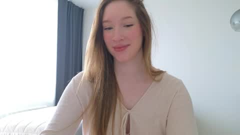 Snapshot of pink_rosee_ chatting on 05-08-26, 03:01 online show from 05-08-26, 03:01