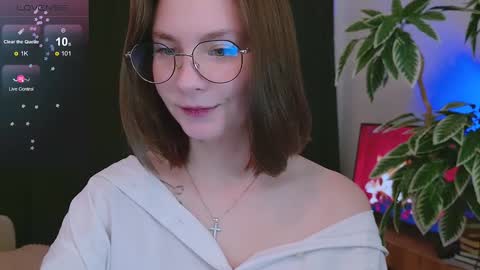 Snapshot of pink_seagull chatting on 12-04-24, 05:33 Eva online show from 12-04-24, 05:33