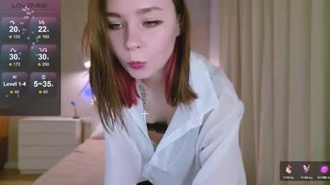 Snapshot of pink_seagull chatting on 03-12-25, 06:00 Eva online show from 03-12-25, 06:00