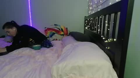 pink_tv online show from 10-24-25, 01:35