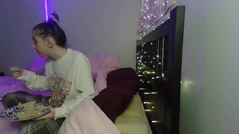 pink_tv online show from 12-22-25, 01:57