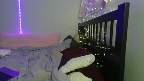 pink_tv online show from 02-12-26, 03:45