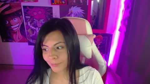 pink_yuii online show from 01-10-25, 09:42